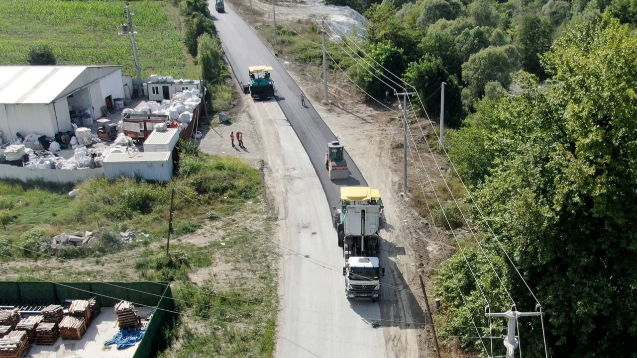 Akçay’a giden yol Sakarya Büyükşehir'le sil baştan -