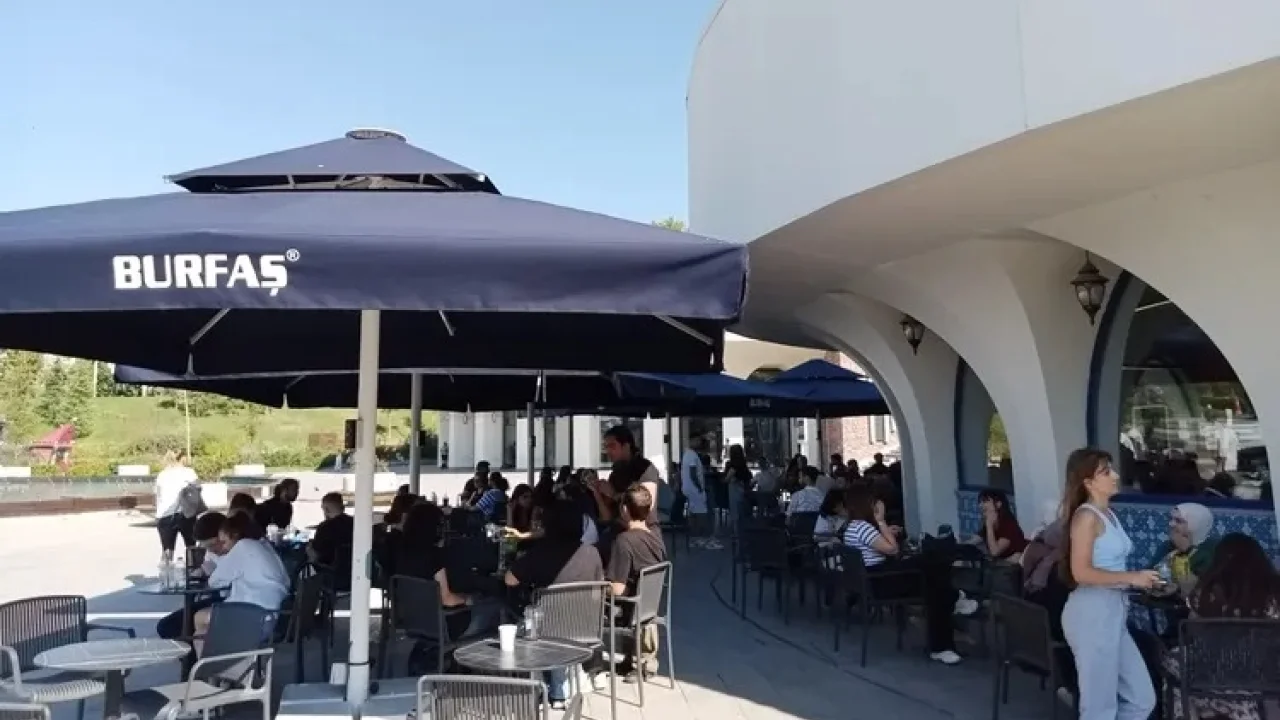 BURFAŞ Kafe gençlerin uğrak noktası oluyor -