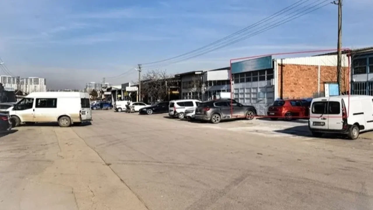 Bursa’da küçük sanayi esnafı sinek avlıyor -