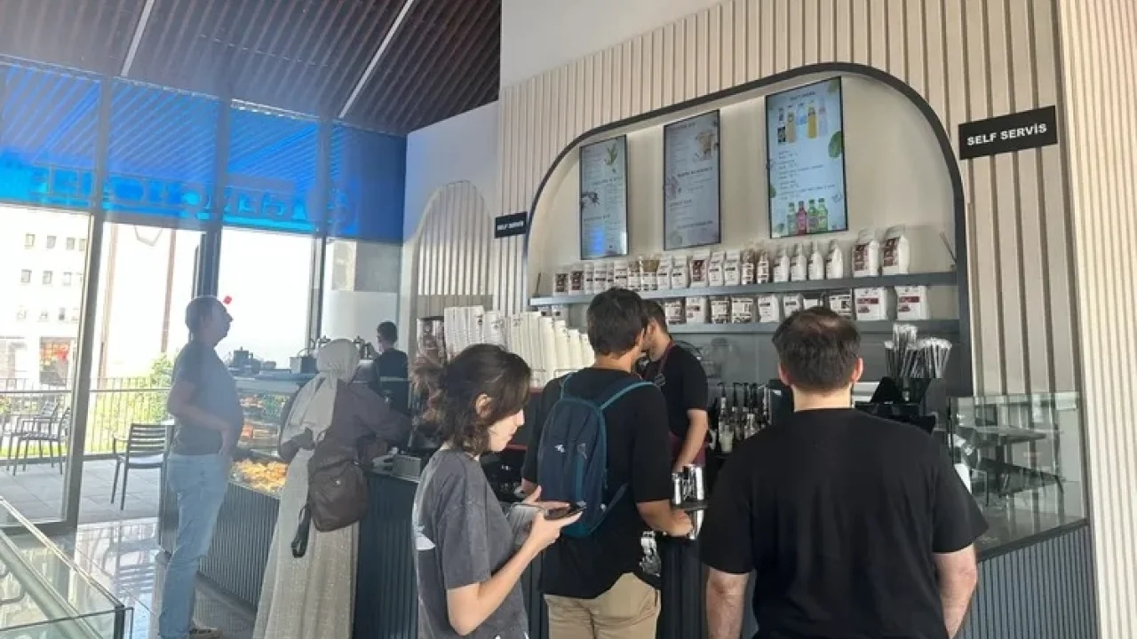 Genç Kafe ekonomik fiyatlarıyla gençlerin yeni uğrak noktası oldu -