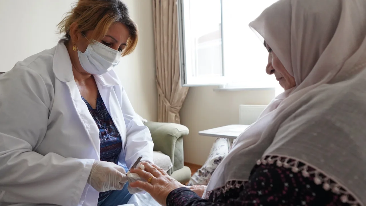 İstanbul Beylikdüzü'nde evde öz bakım hizmeti sürüyor -