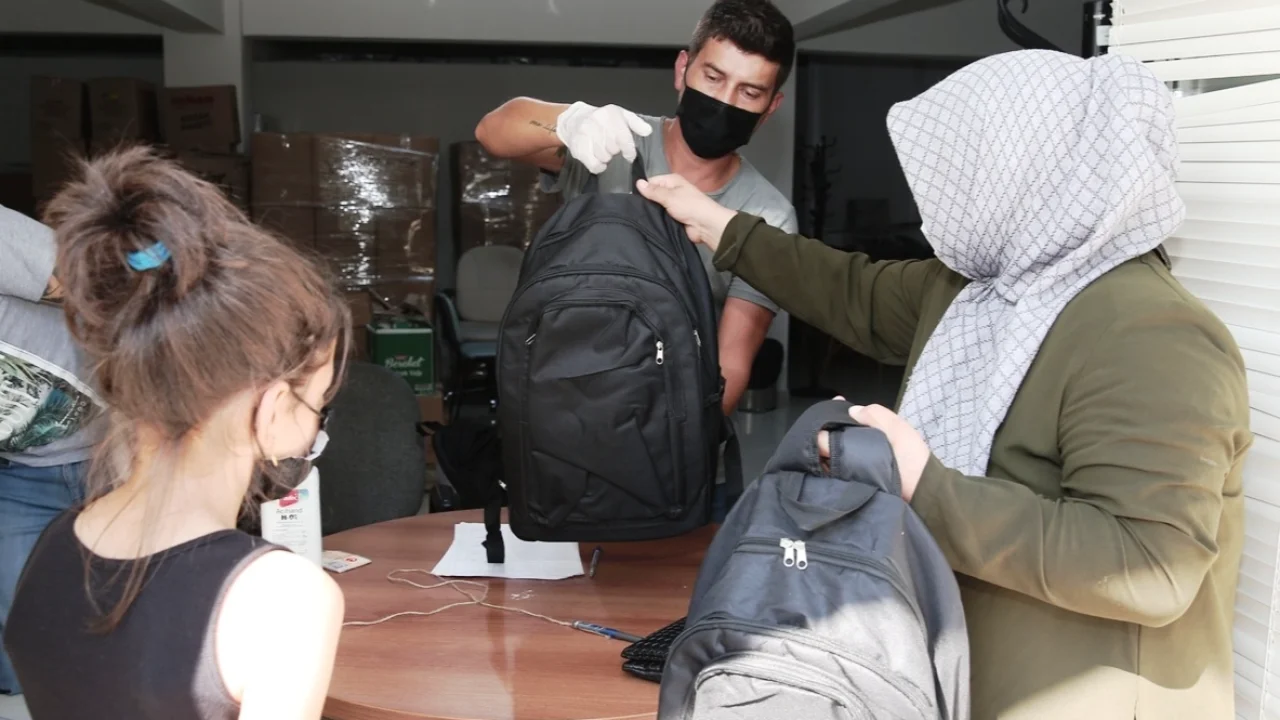Nilüfer Belediyesi’nden öğrencilere kırtasiye desteği -