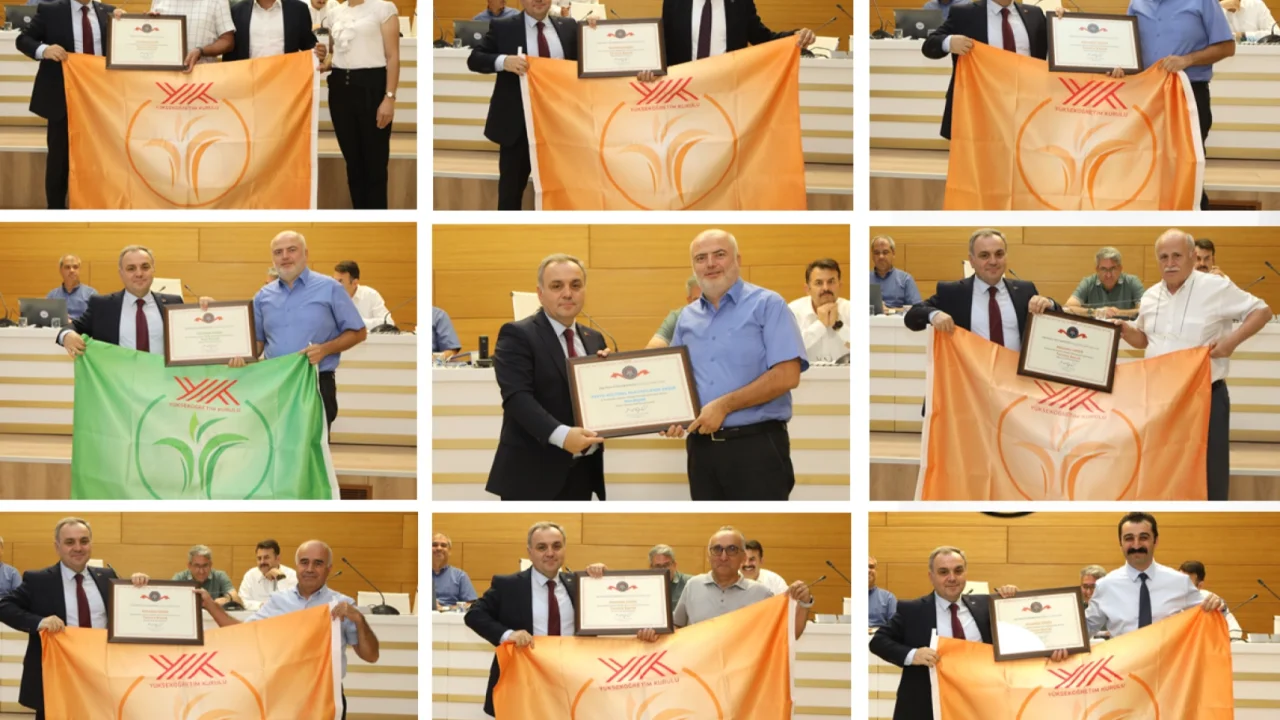 Rektör Altun, “Engelsiz Üniversite Ödülleri”ni fakülte dekanlarına takdim etti -