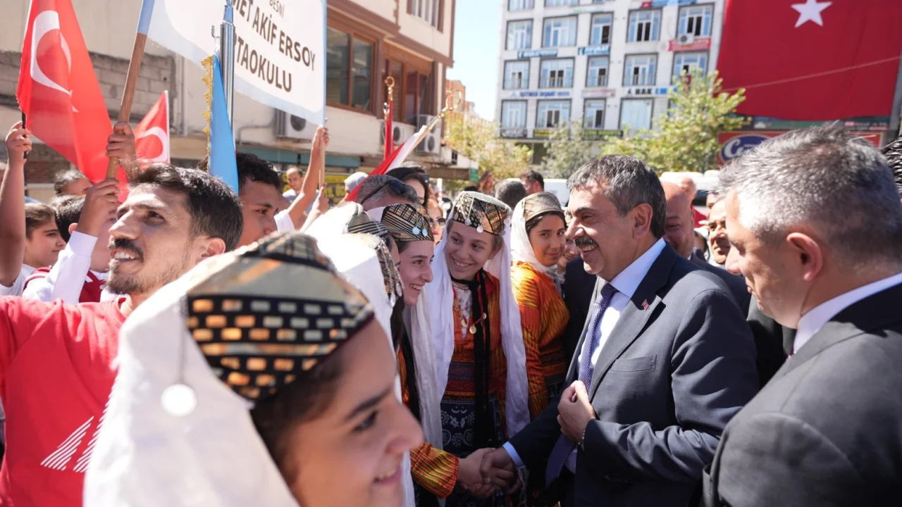 Bakan Tekin, 26. Besni Eğitim Bayramı'nda konuştu -