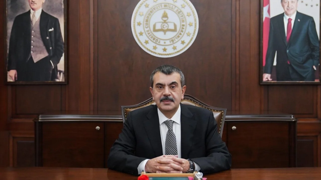 Bakan Tekin'den meslektaşları ve eğitim çalışanlarına ayrı mektup -