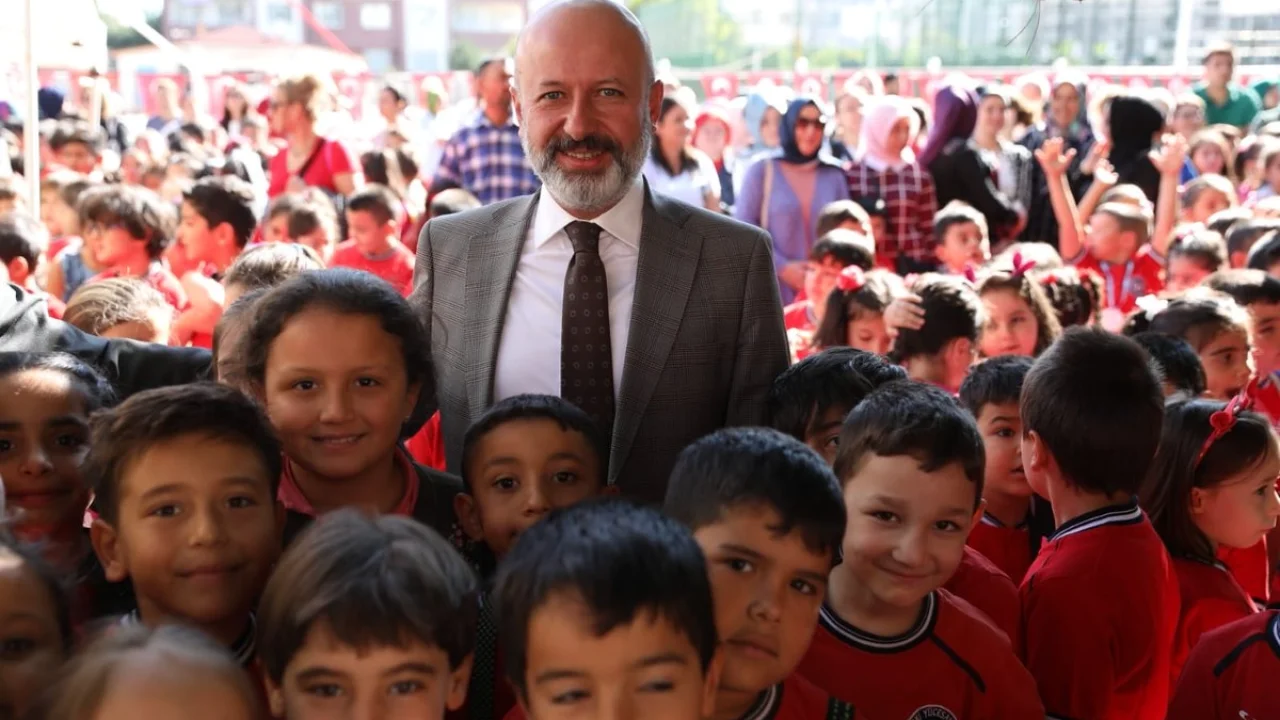 Başkan Çolakbayrakdar, “Eğitim için tüm imkânlarımızı seferber ediyoruz” -