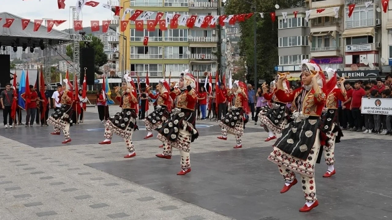 Bursa Gemlik'te kurtuluş coşkusu sürüyor -