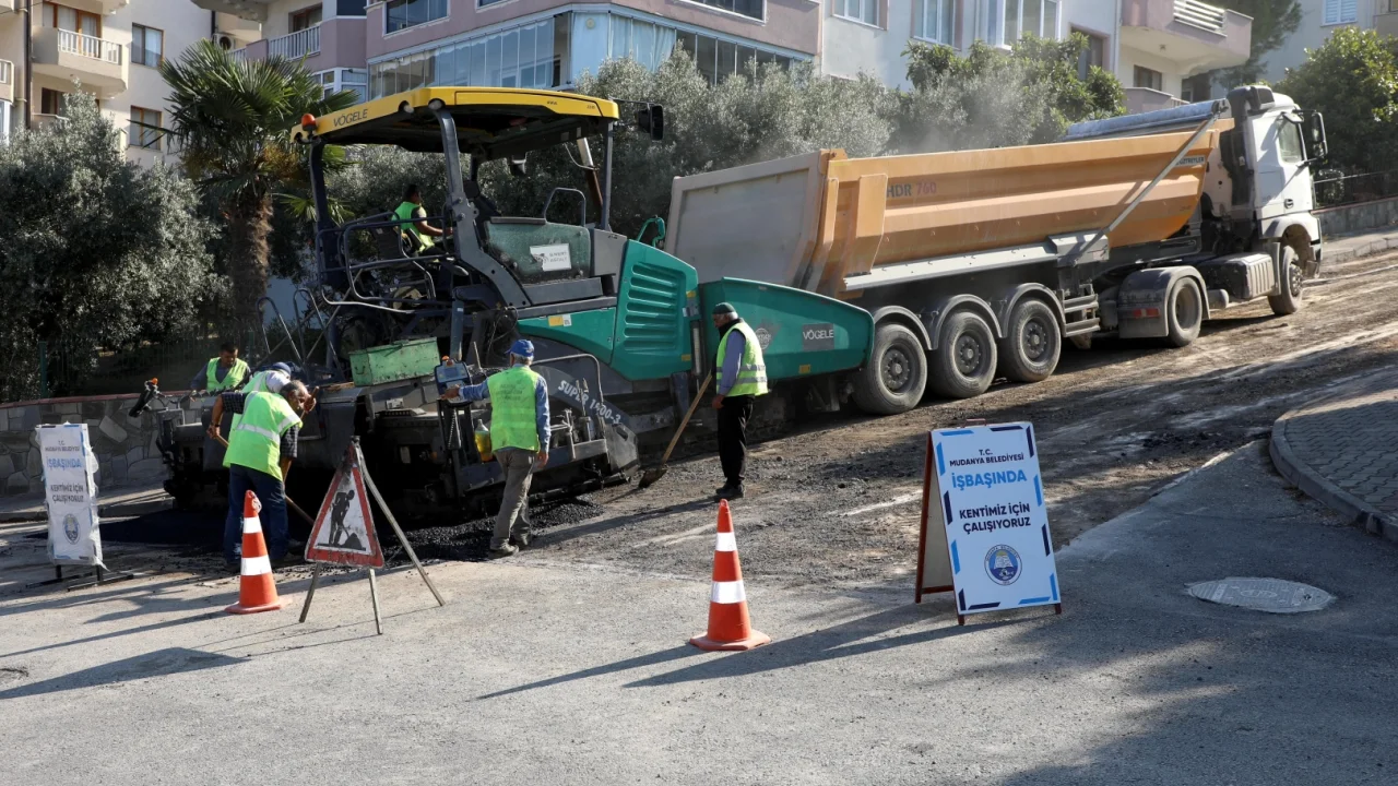 Bursa Mudanya'da yollara yerel bakım -