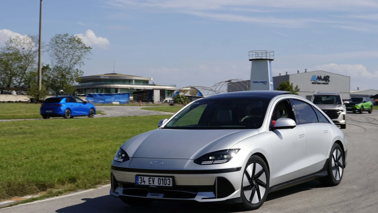 Elektrikli ve Hibrit meraklıları Autodrom’da deneyimledi -