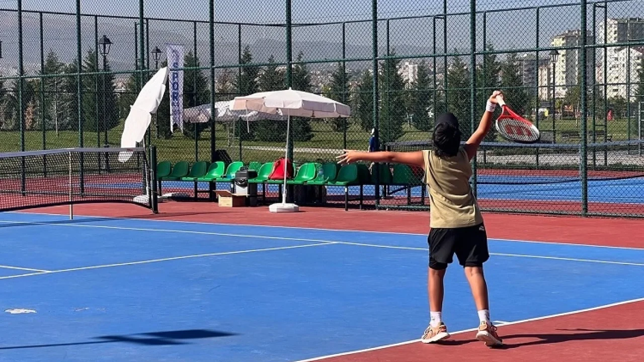 Kayseri Büyükşehir'den heyecanlı tenis turnuvası -
