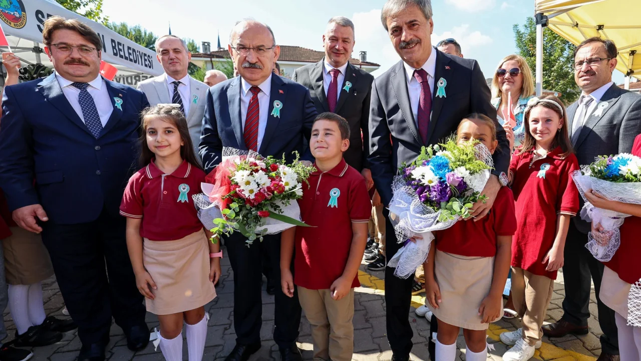Sakarya'da İlk ders zilini Yusuf Alemdar çaldı -