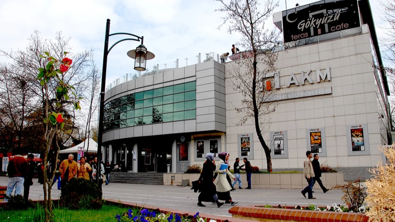 Sakarya'nın hafızası AKM eski günlerine dönüyor -