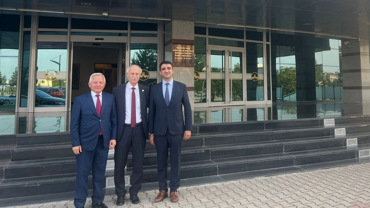 Sevgili ve Kerman’dan Rektör Hatipler’e, hayırlı olsun ziyareti -