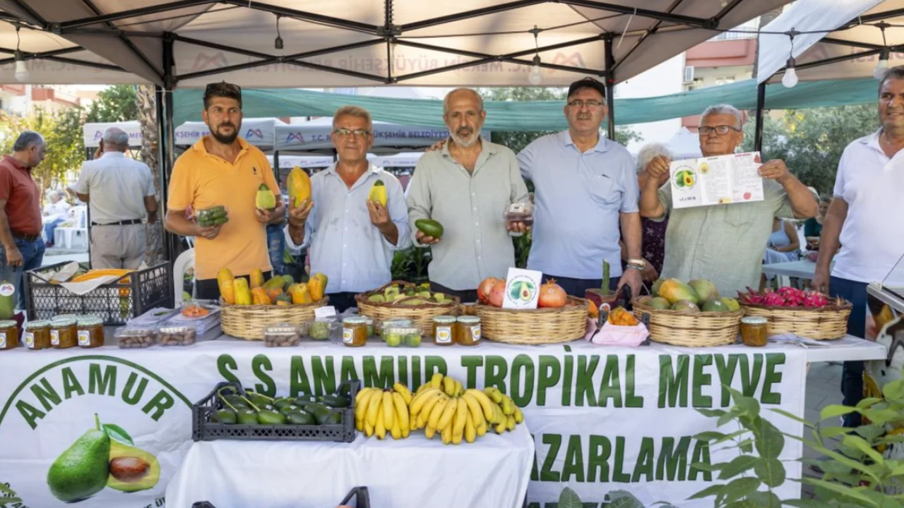 Tropikal Meyve Şenliği coşkusu -