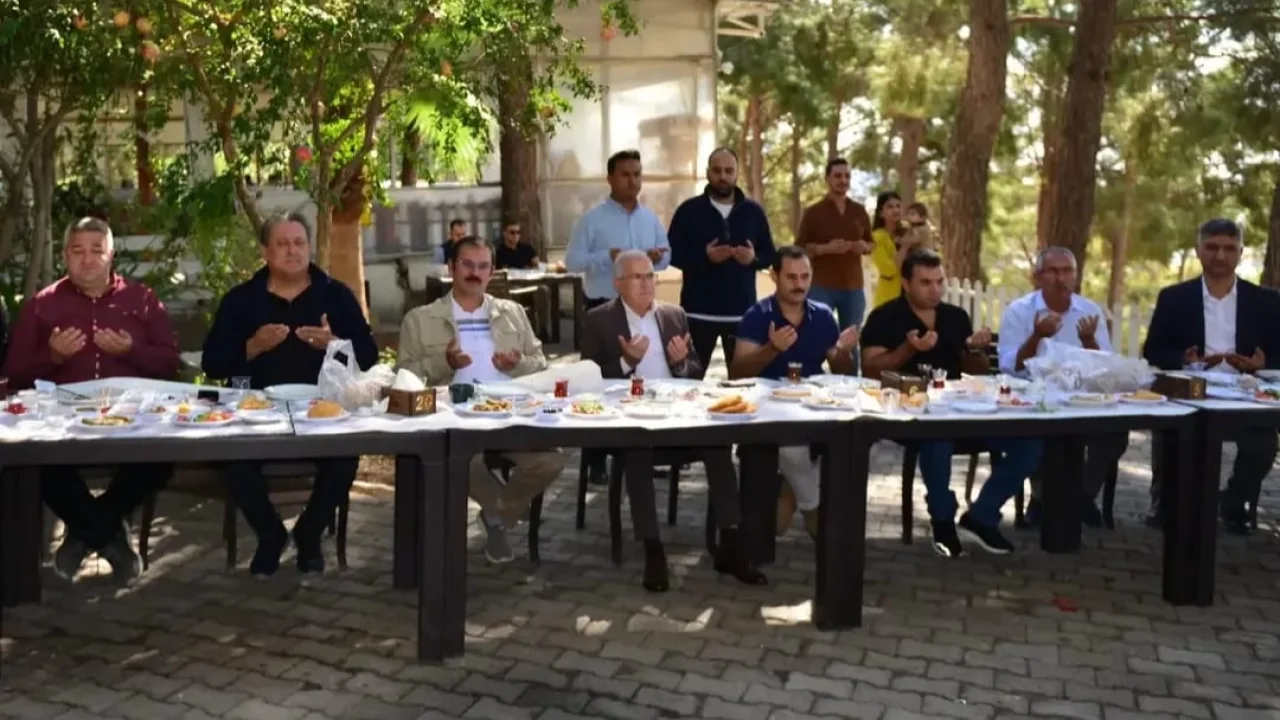 Antalya Kumluca Belediyesinden muhtarlara kahvaltı etkinliği -