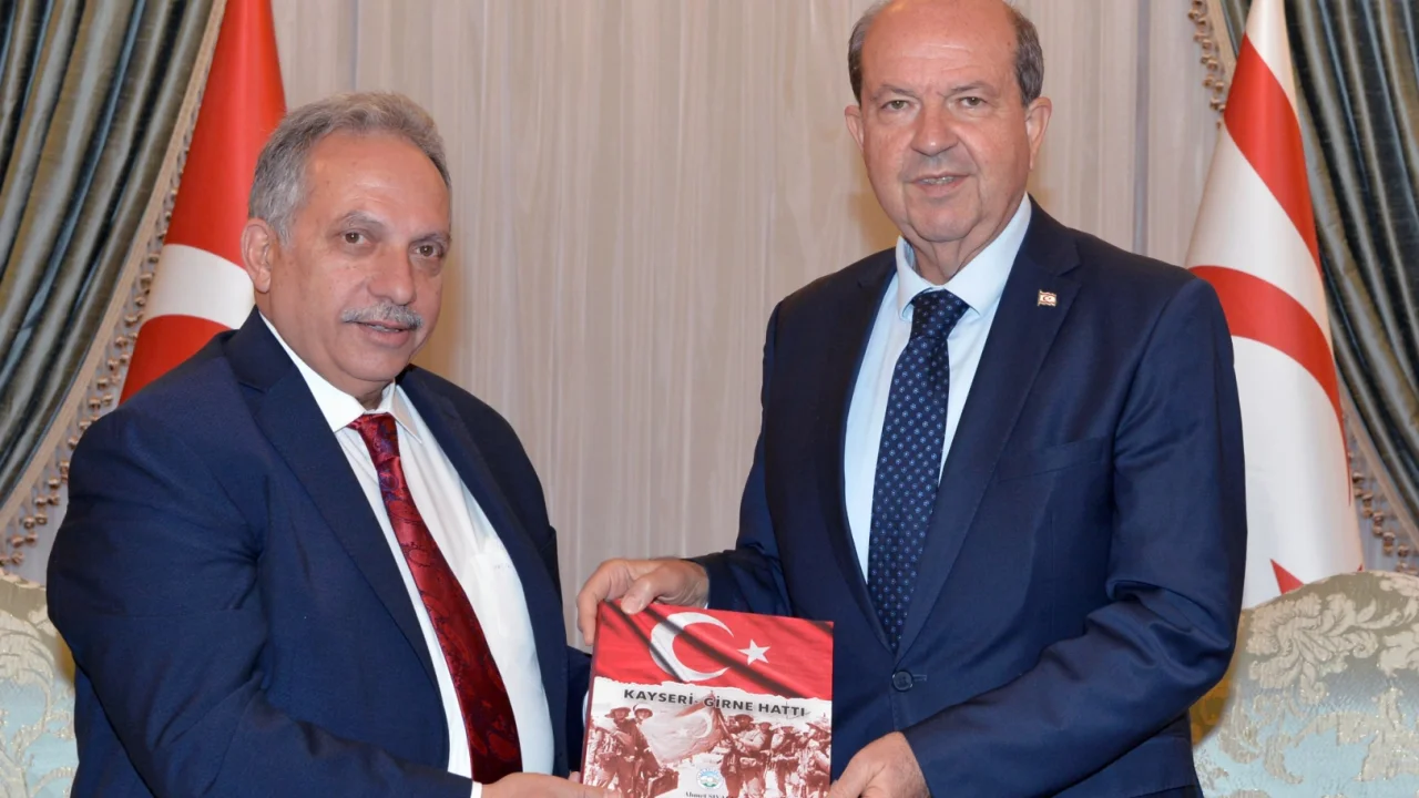 Başkan Yalçın’dan KKTC Cumhurbaşkanlarına ‘Kayseri Girne Hattı’ kitabı -