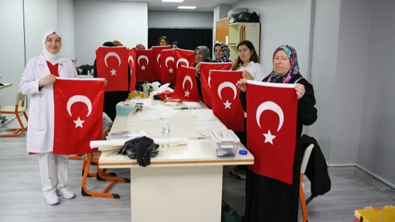 Çayırovalı kursiyerler bayrakları Cumhuriyet'e hazır edecek -
