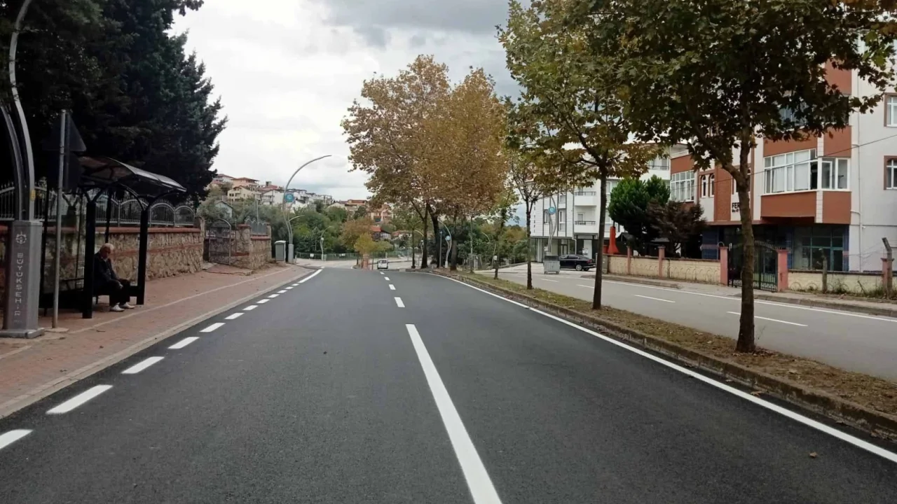 Derince Ertuğrul Gazi Caddesi’nde yol çizgileri çizildi -