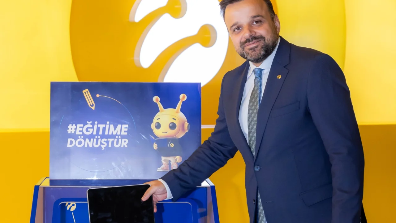 En az 50 kilogram tekno atık toplayan çalışanlarını ödüllendirdi -
