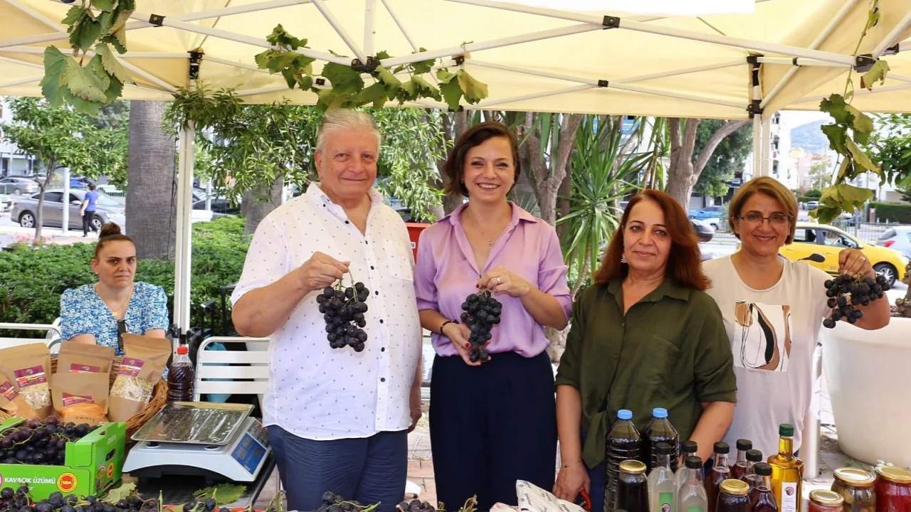 İzmir Karabağlar'da Kavacık Karnavalı renklendirdi -