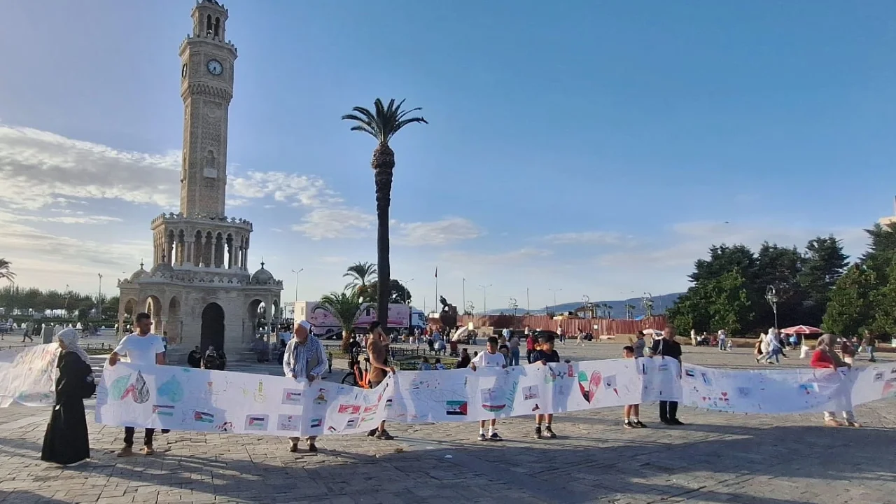 İzmirli minik ellerden Filistinli çocuklara destek -