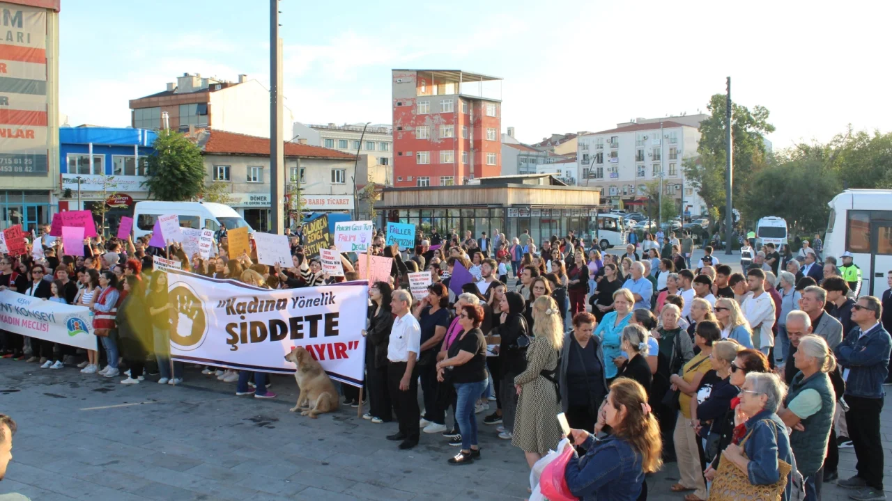Keşan Kent Konseyi kadına ve çocuğa yönelik her türlü şiddete karşı ses yükseltti -