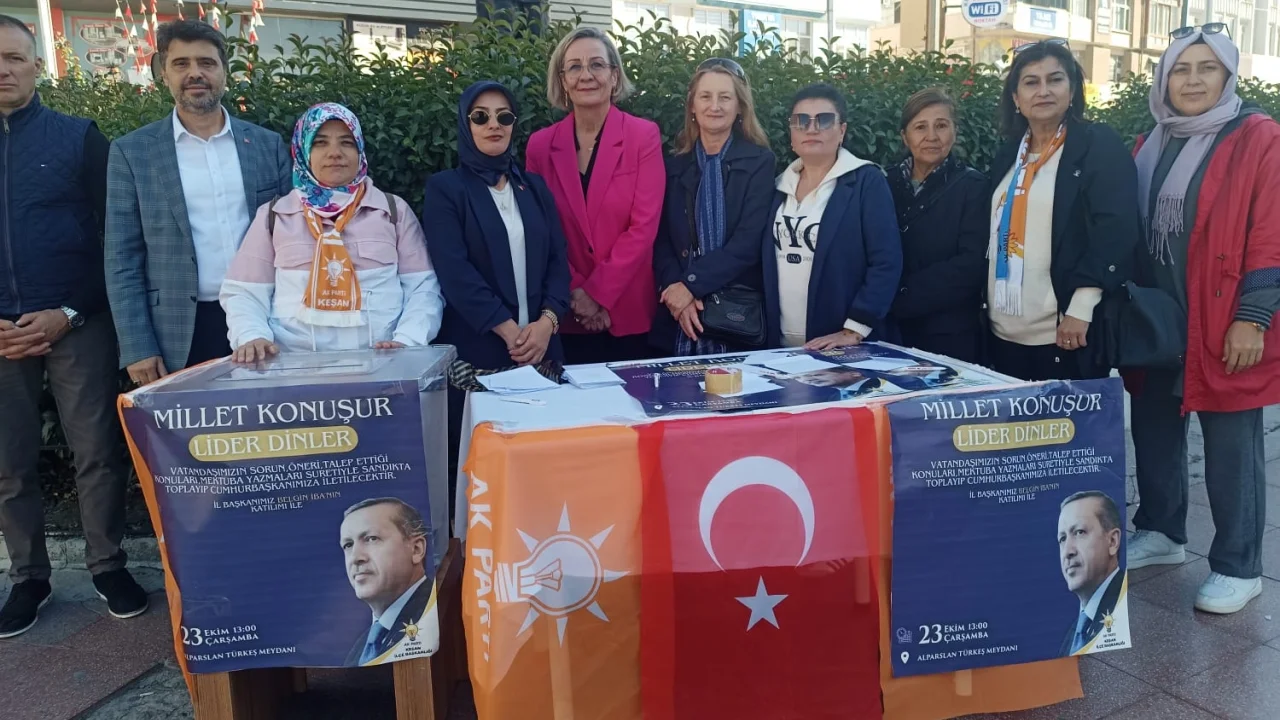 Keşanlılar “Millet Konuşur Lider Dinler” masasına ilgi gösterdi -