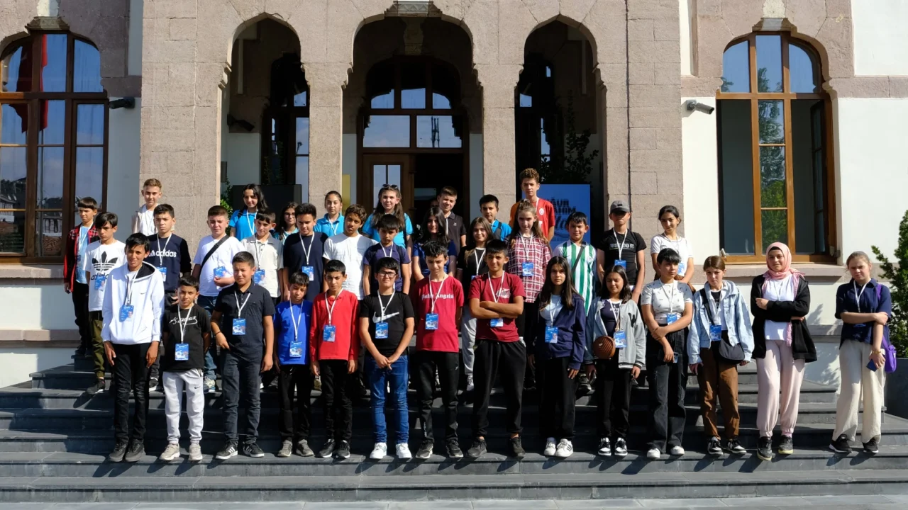 Konya ilçelerindeki 7. sınıf öğrencileri şehrin kültürel mirasını keşfediyor -