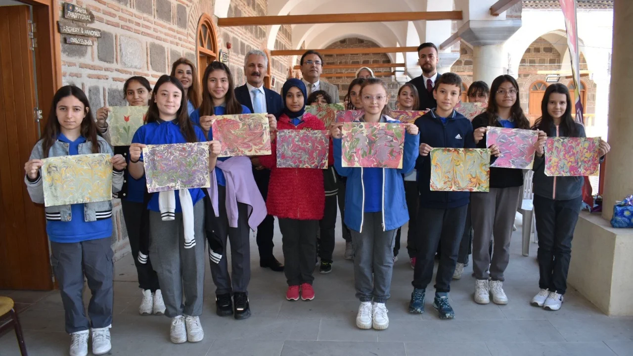 Manisa'da değerler eğitimi ile geleneksel el sanatlarına yolculuk -