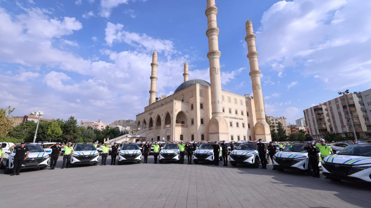 Mardin'de Emniyet ve Jandarma Teşkilatlarına 103 araç teslim edildi -