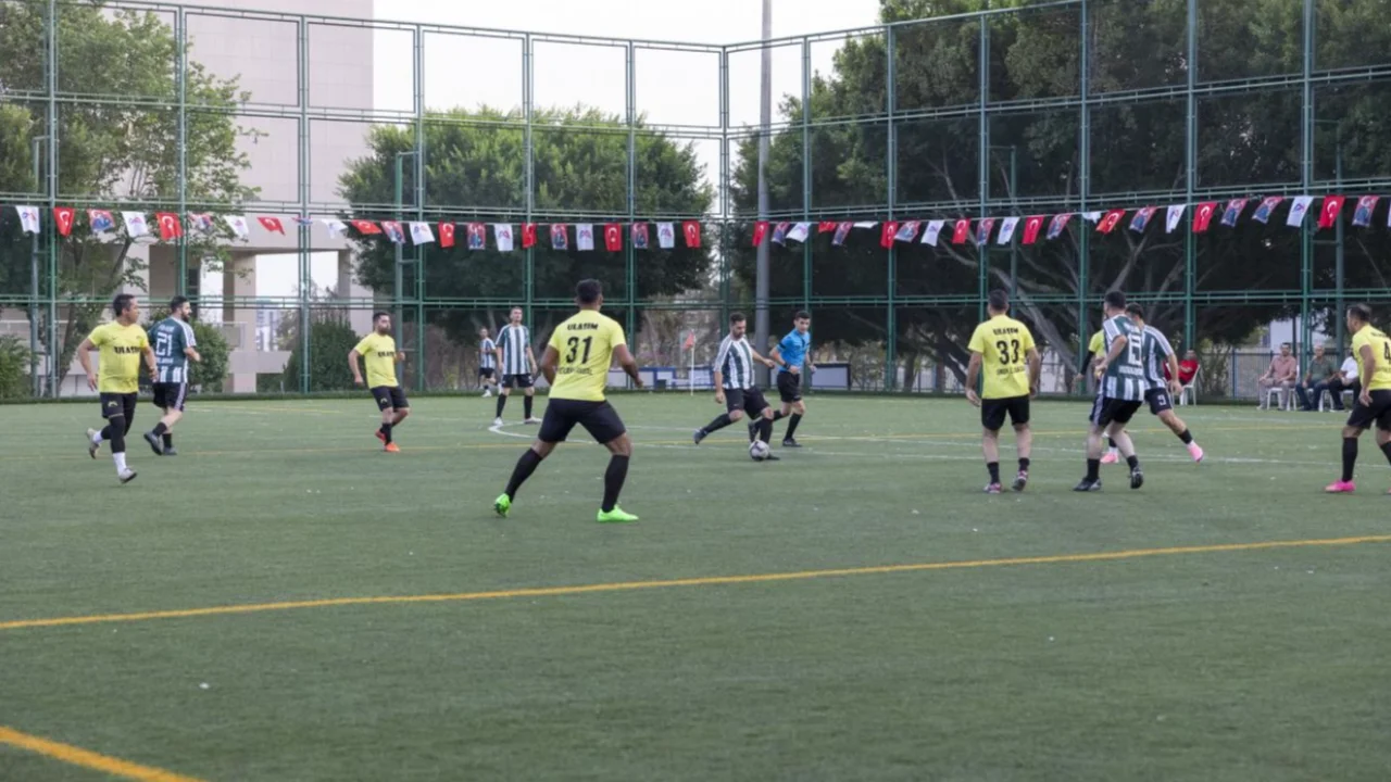 Mersin Büyükşehir Belediyesi 3. Birimler Arası Futbol Turnuvası başladı -
