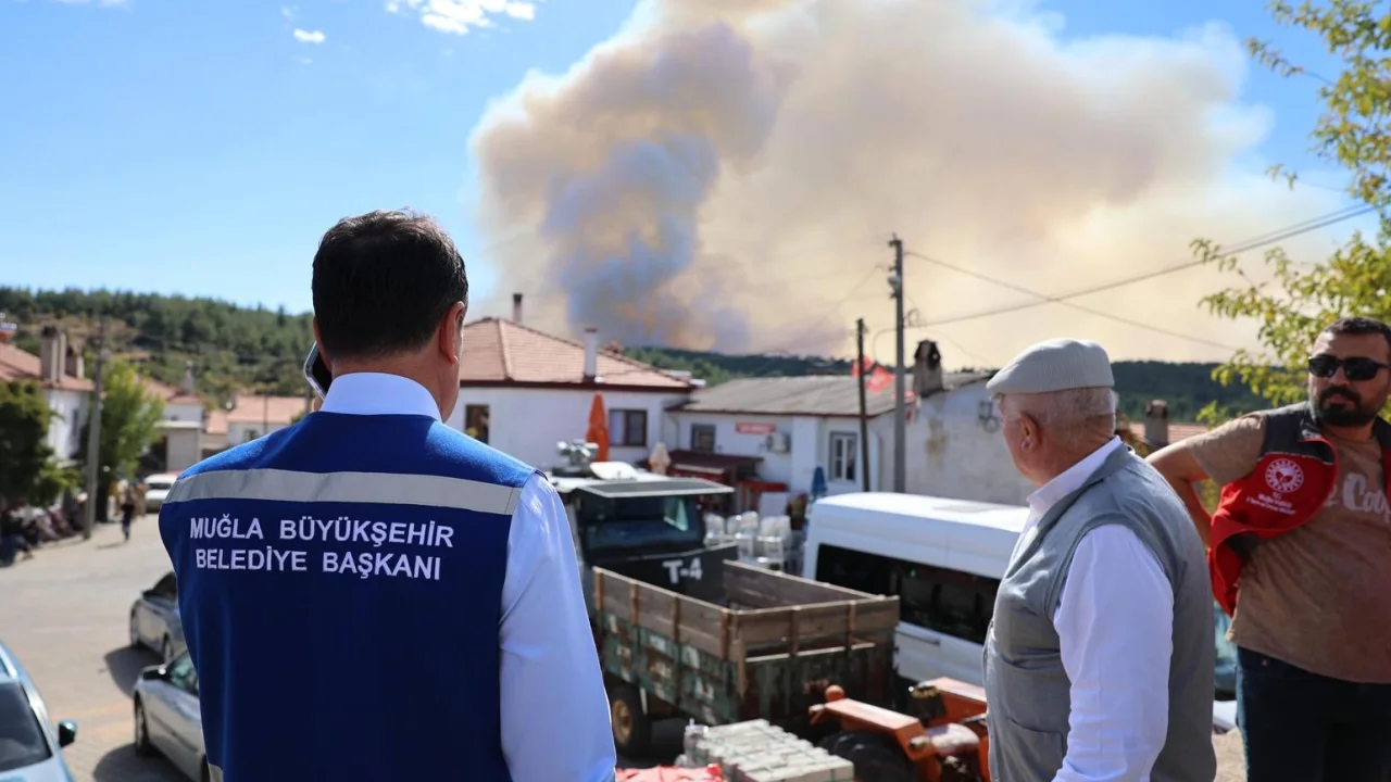 Muğla'daki orman yangınlarına müdahale sürüyor -