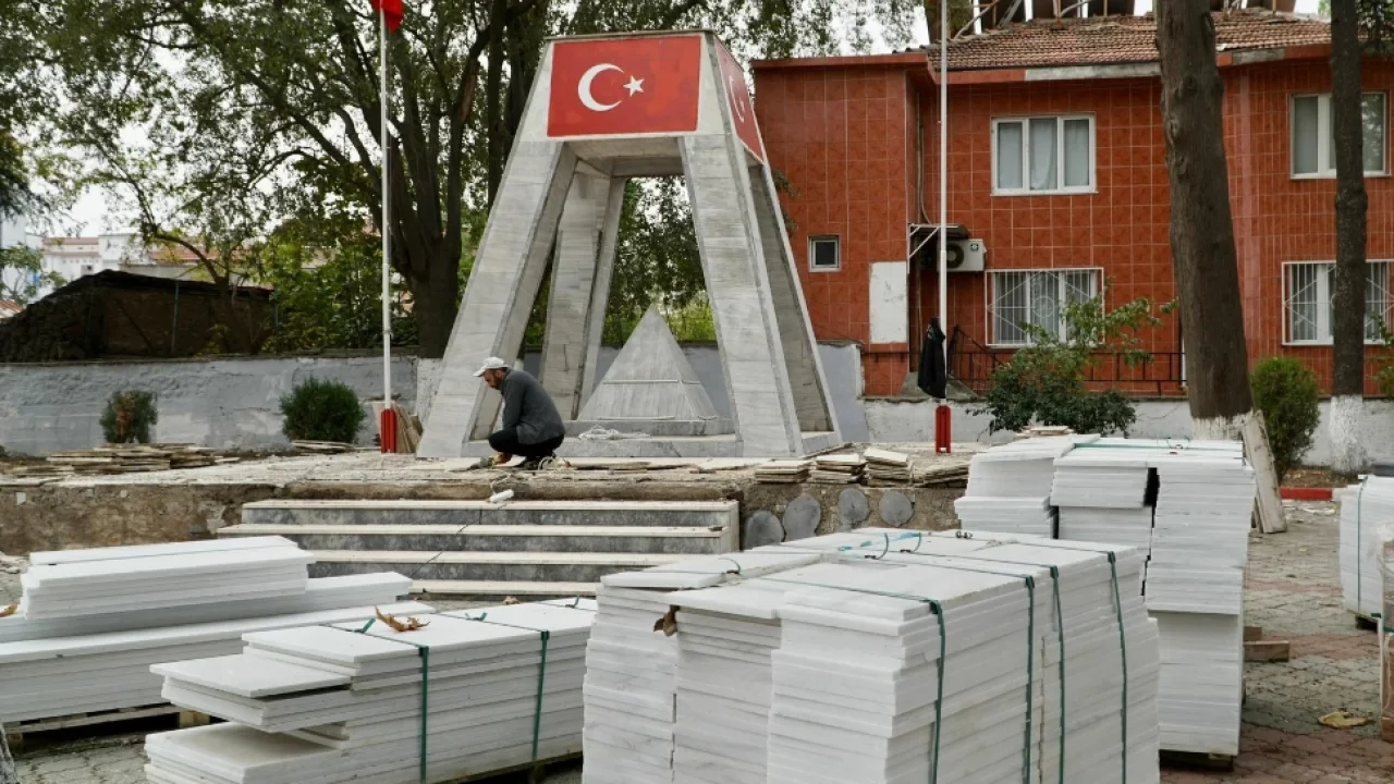 Mustafakemalpaşa'da şehitlik yenileniyor -