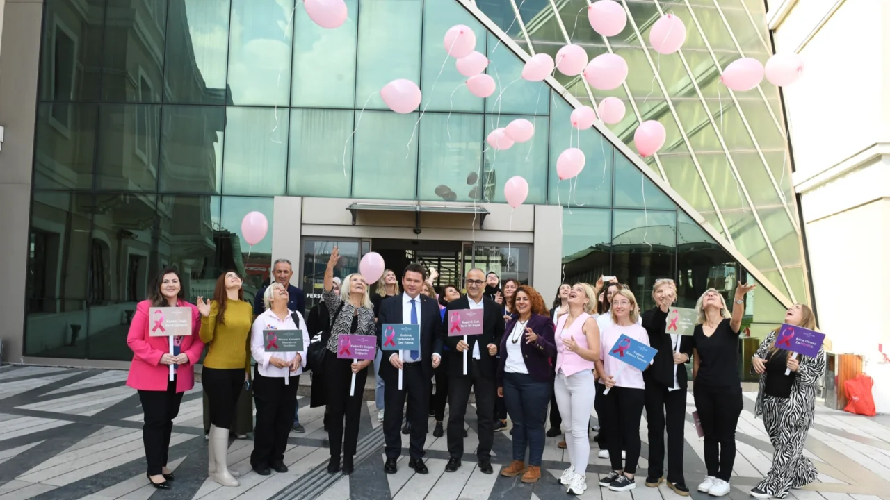 Osmangazi'de pembe balonlar meme kanserine farkındalık için uçuruldu -