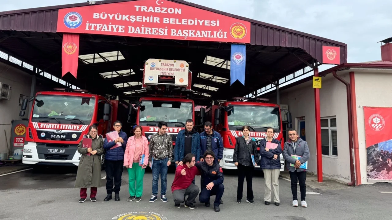 Trabzon Büyükşehir’den özel gereksinimli öğrencilere itfaiye eğitimi -