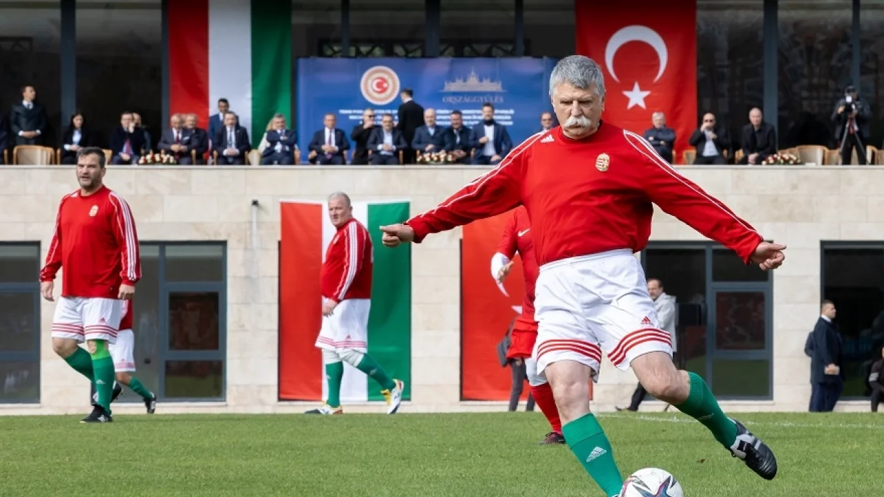 Türkiye-Macaristan Parlamenterler dostluk maçı yapıldı -