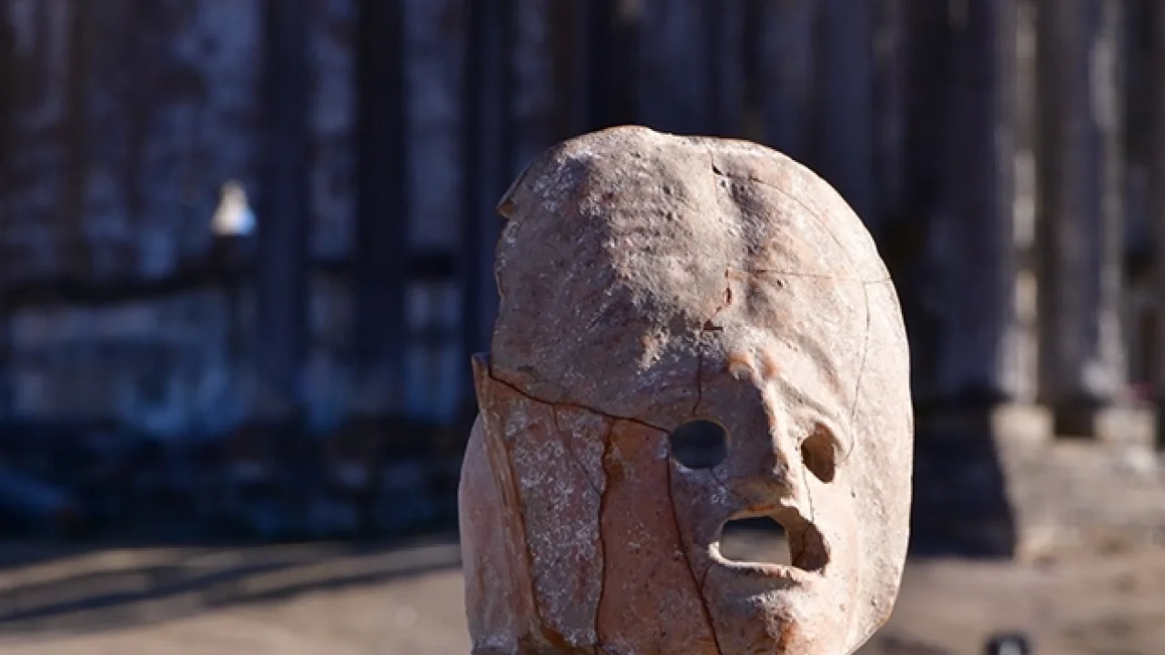 Aizanoi'de 2 bin yıllık mask bulundu -