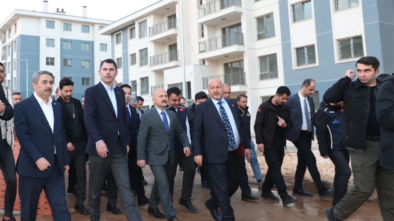 Bakan Kurum'dan en büyük şantiyeye yakın mercek -