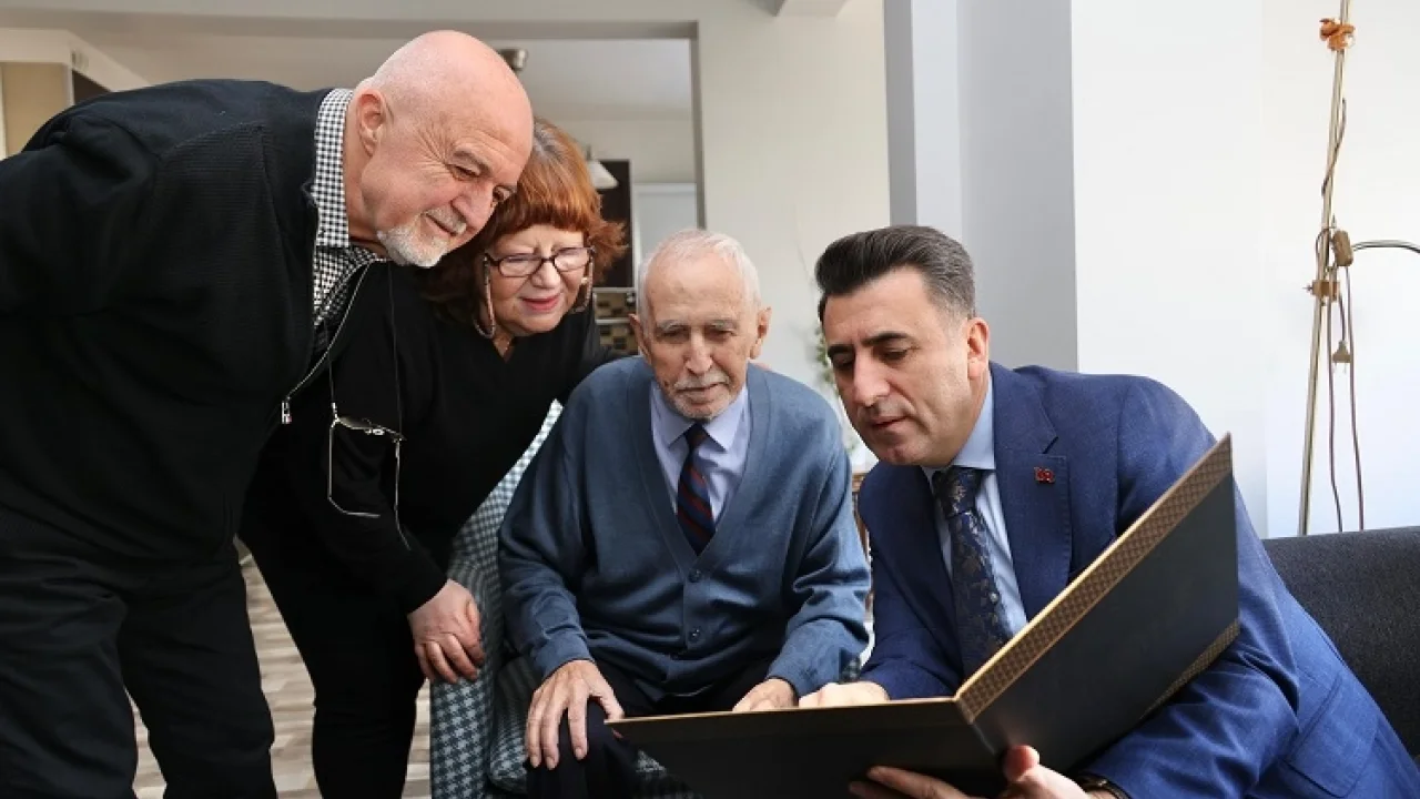 Bilecik Valisi'nden 2 öğretmene sürpriz -