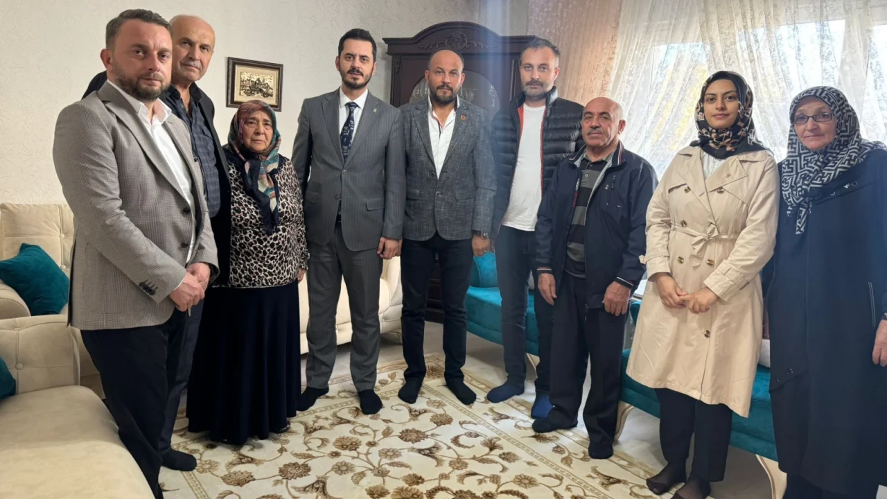 Bursa Osmangazi'de AK Parti'den şehit ailelerine vefa ziyareti -