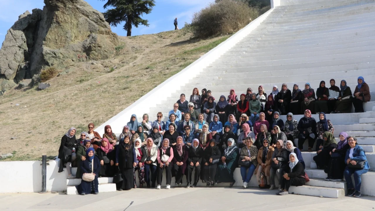 Demircili kadınlar 'Adım Adım Manisa'yı gezdi -