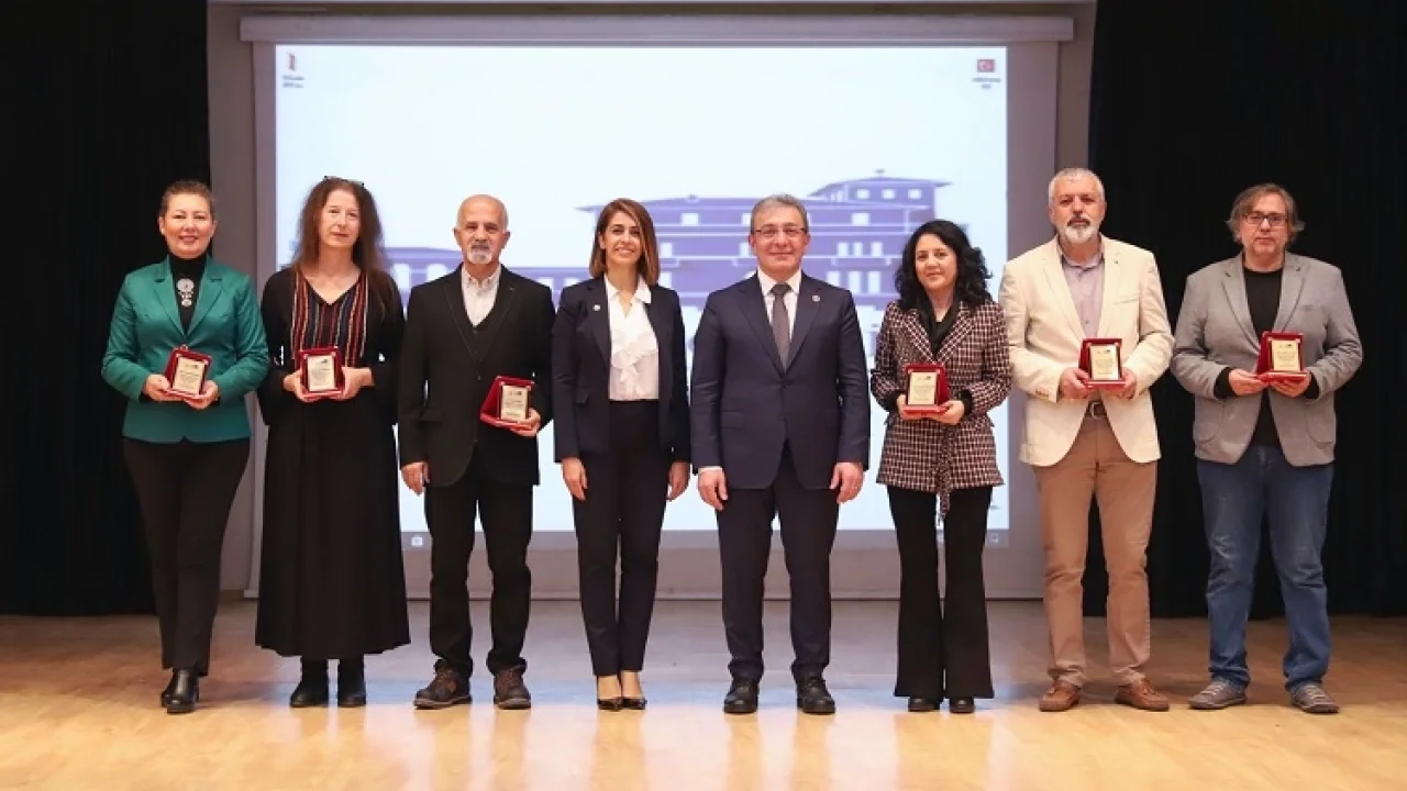 DEÜ'den öğretmenlere özel kutlama -