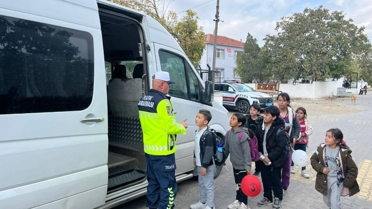 Edirne'de okul servis araçları titizlikle denetleniyor -