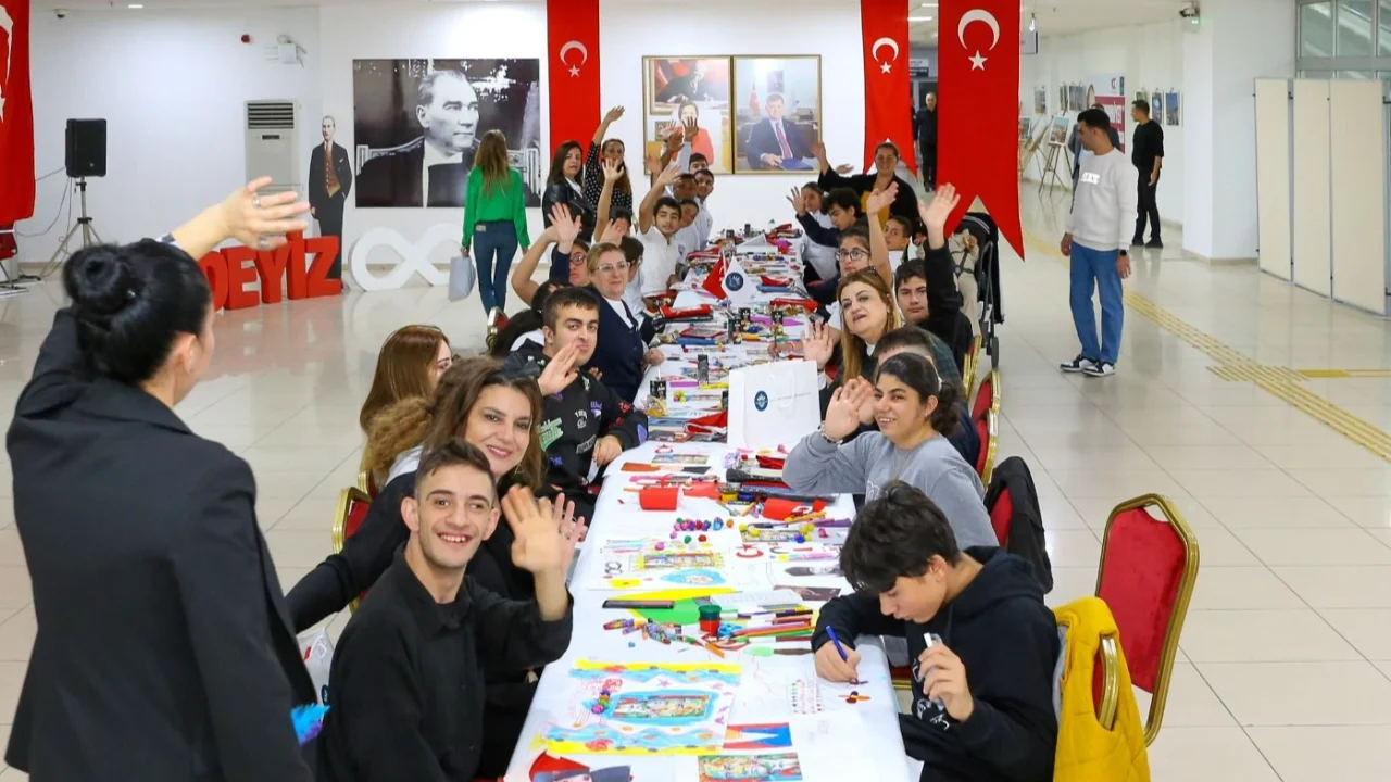 Karabağlar'ın özel çocuklarından Atatürk’e sevgi resimleri -