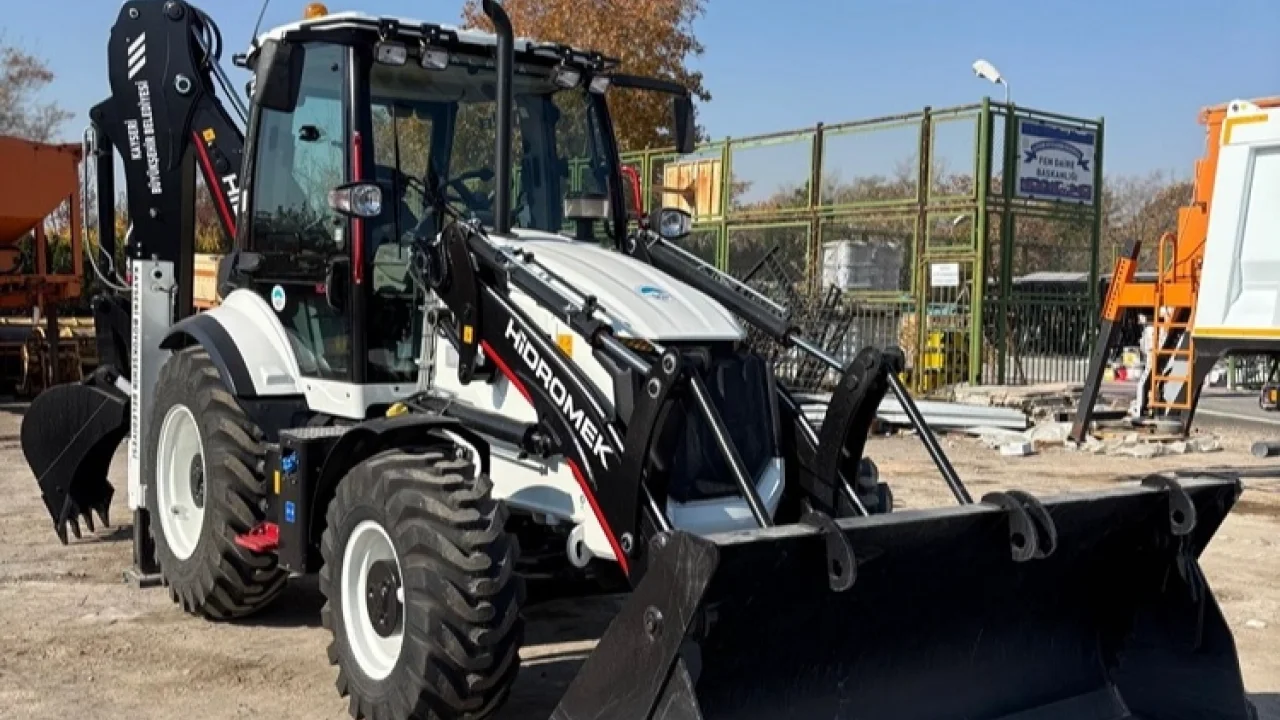 Kayseri Büyükşehir'den 500 milyonluk yeni iş makineleri -