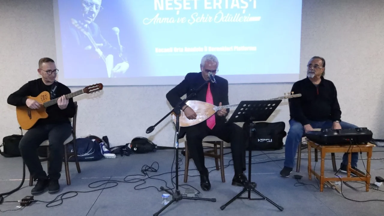 Kocaeli büyük ozan Ertaş’ı unutmadı -