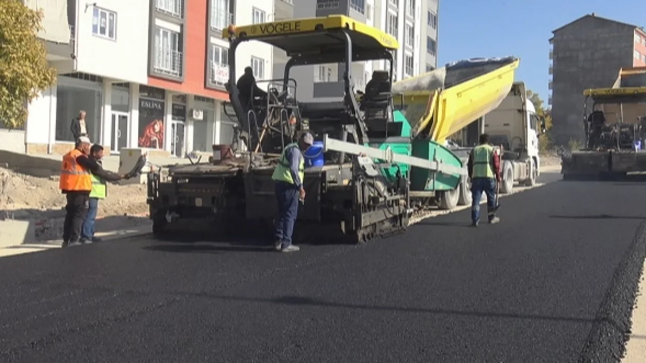 Malatya Büyükşehir'den 16 metre genişliğindeki yola bakım -