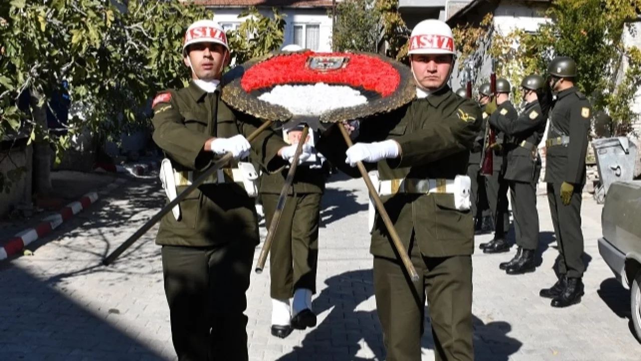 Manisa'da Kıbrıs Gazisi Çam'a askeri son görev! -