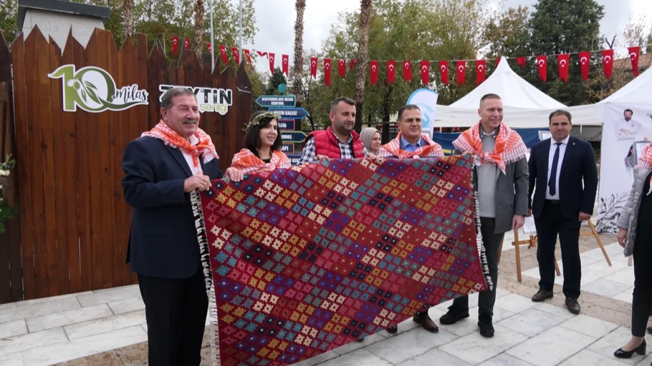 Milas Halı desenli elbiseler 2025 modasına damga vuracak -