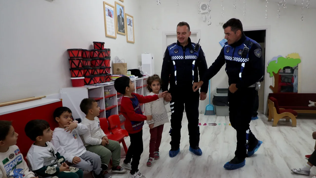 Sakaryalı minikler trafik kurallarını öğrendi -